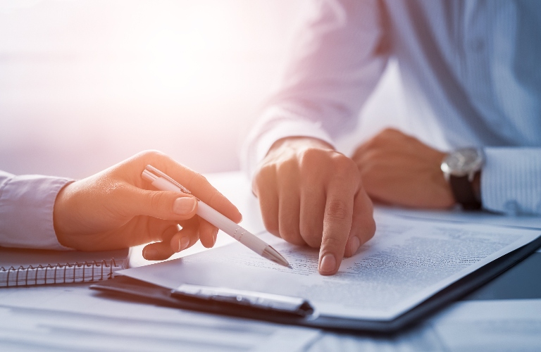 Lawyer is consulting client