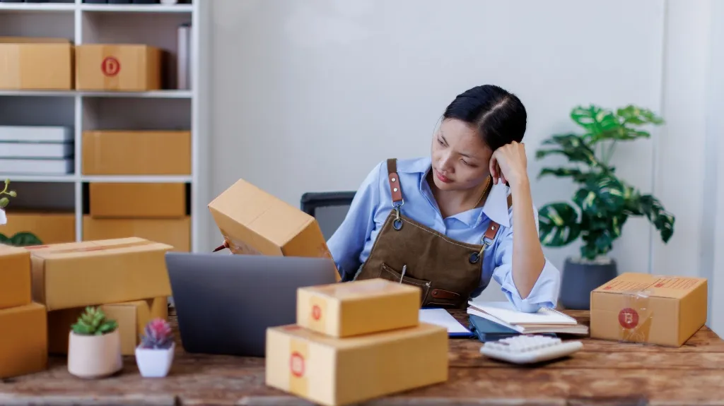Asian Woman with unsuccess business online shopping